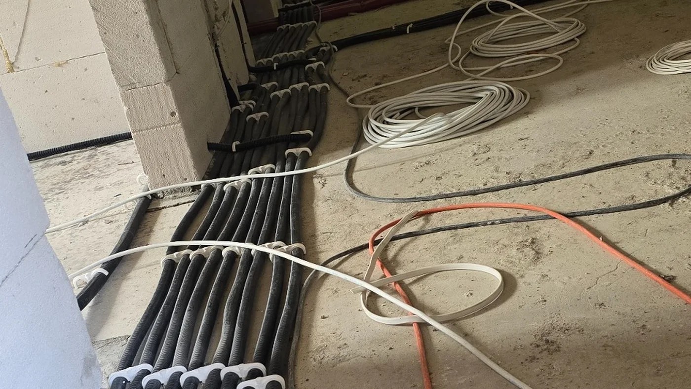 Trasy kablowe instalacji elektrycznej podczas prac